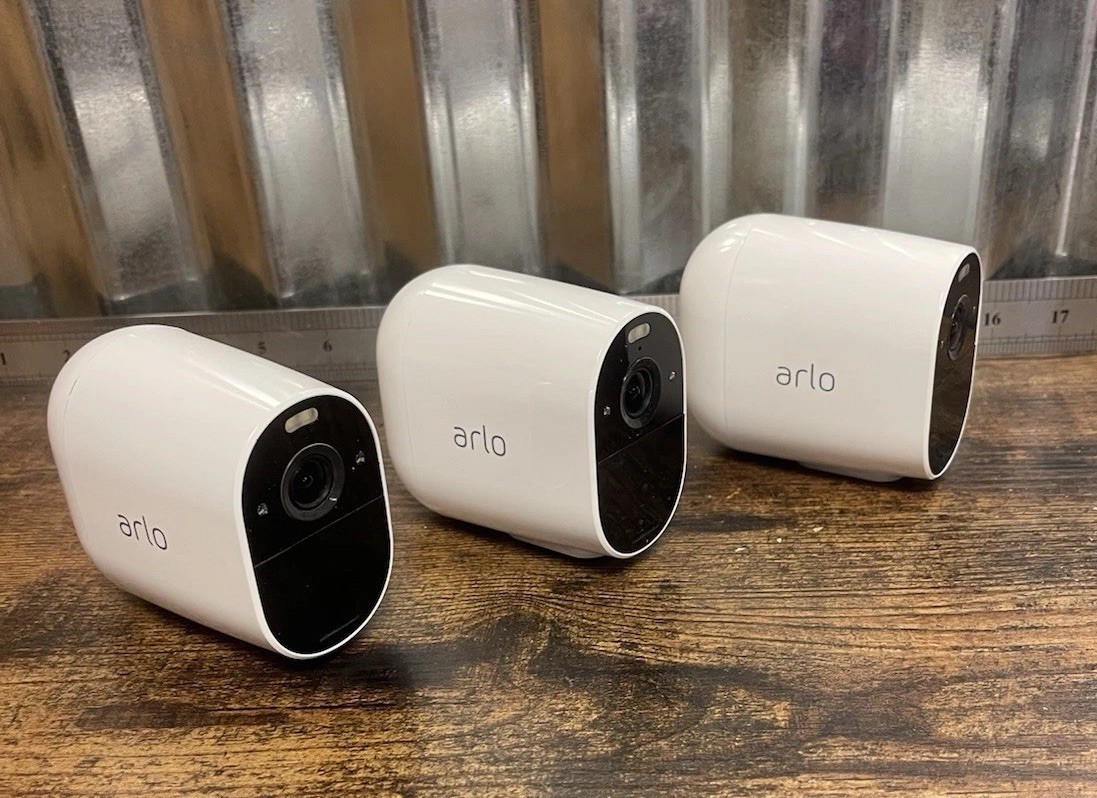 3 Arlo VMC2030  Security Camera White Wireless Night Vision