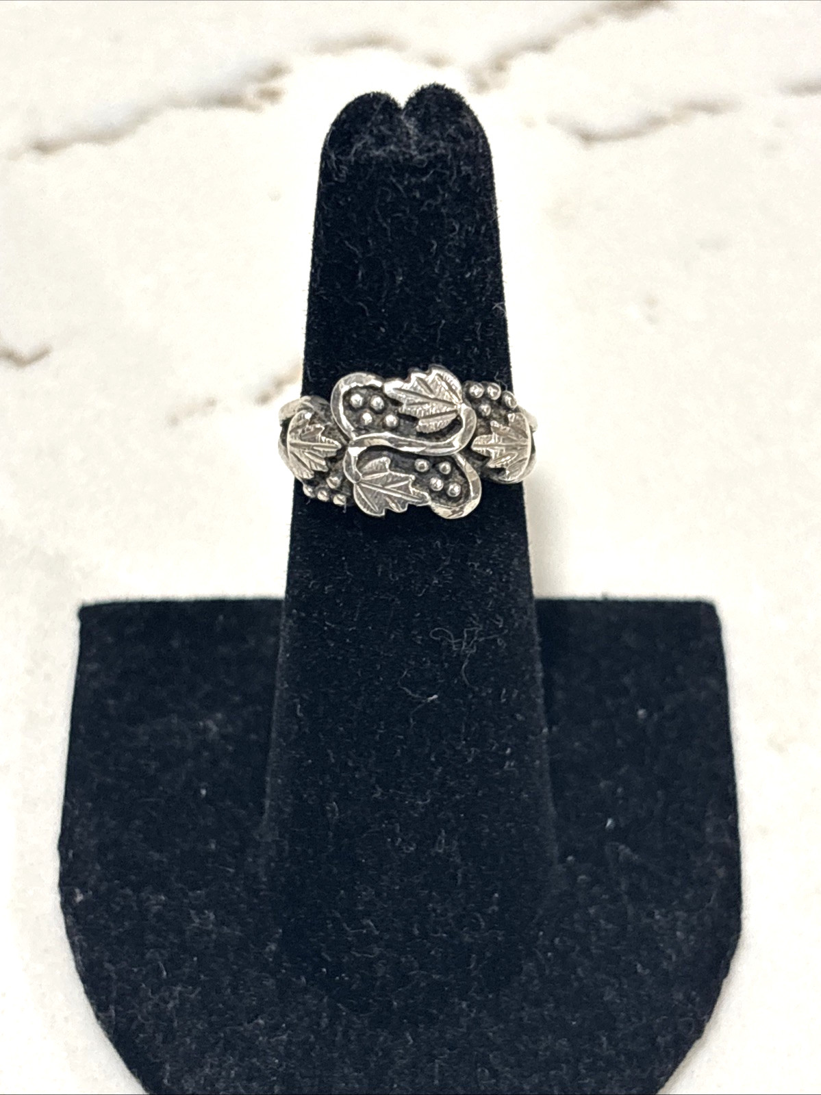 Vintage Petite Signed Black Hills Sterling Silver 925 Leaves Design- Sz. 5.25