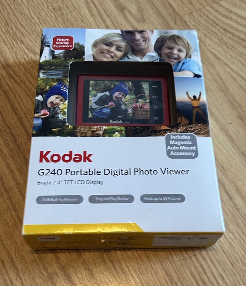 Kodak Portable Digital Photo Viewer G240 New! Red 2.4" TFT LCD Display 2MB