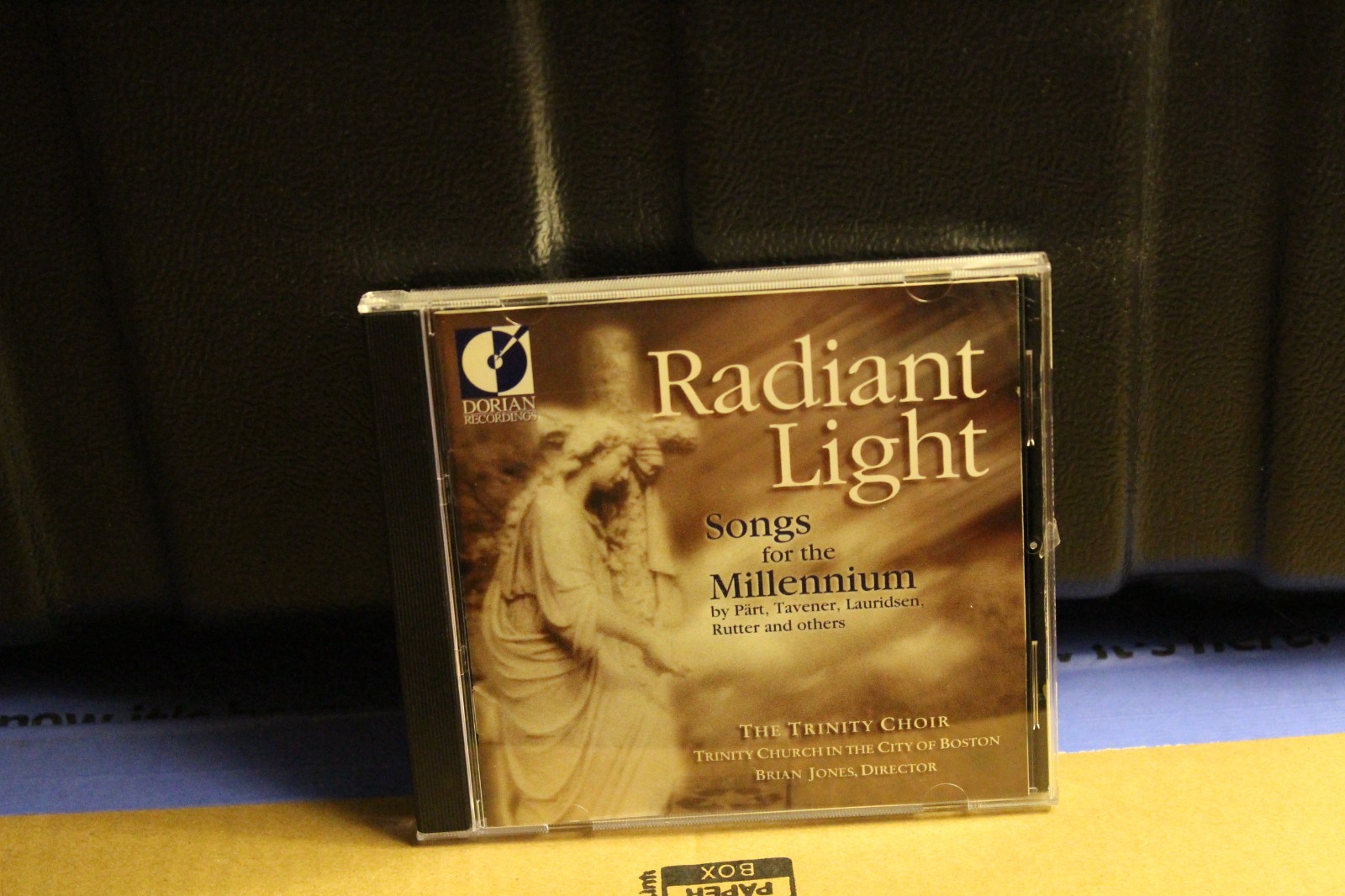 Radiant Light-Songs for the millennium by Trinity Choir / CD 1999 Dorian. FB 46