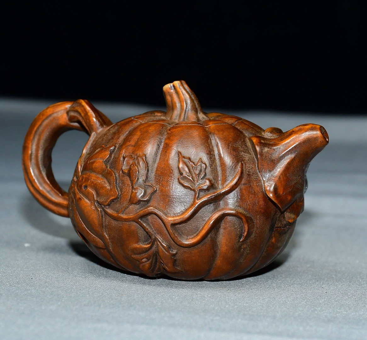 Exquisite Small Leaf Boxwood Pumpkin Handle Teapot Ornament