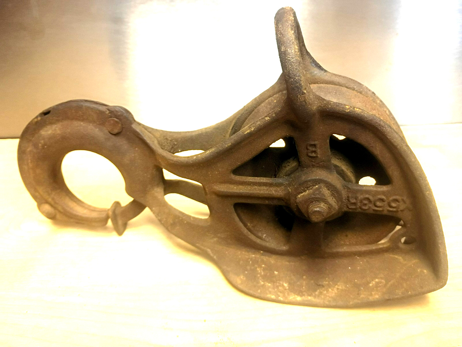 SPRING CLIP PULLEY X553 10 1/2" METAL Hook   4" wheel