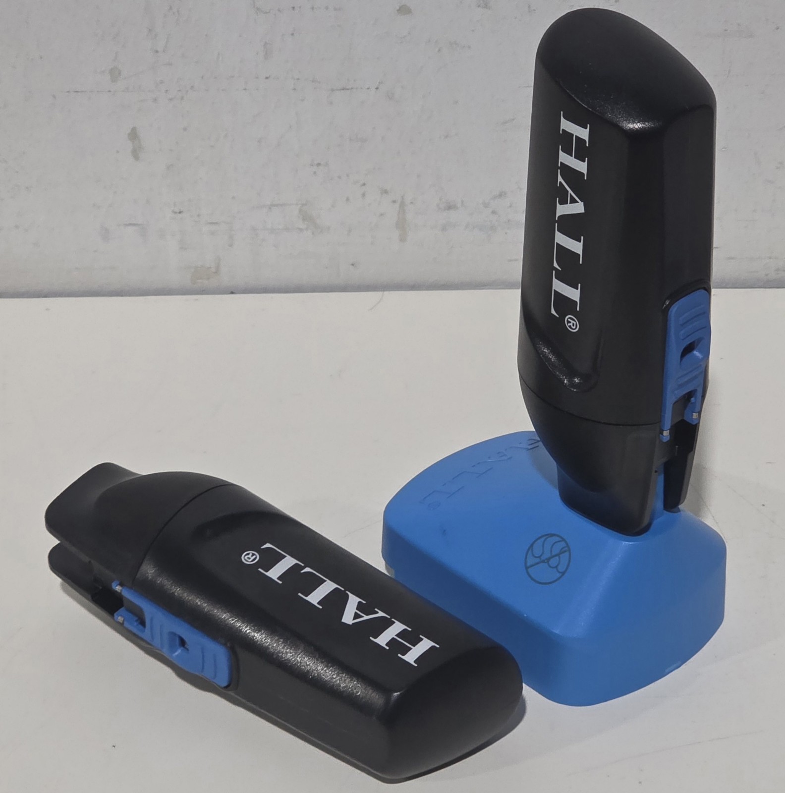 Conmed Linvatec Hall L3500 Charger Adapter and 2x L3500SB LI-Ion Power Unit