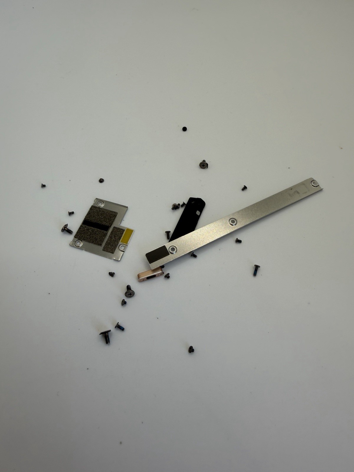 iPad 7 A2200 A2197 iPad 8 A2270 A2428 iPad 9 A2602 A2603 A2604 Screws Set Full