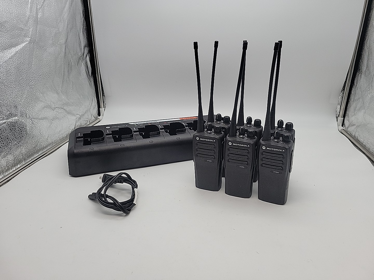 Lot Of 6 Motorola CP200D UHF 403-470 MHz  Radios W/ 6 Bay Charger