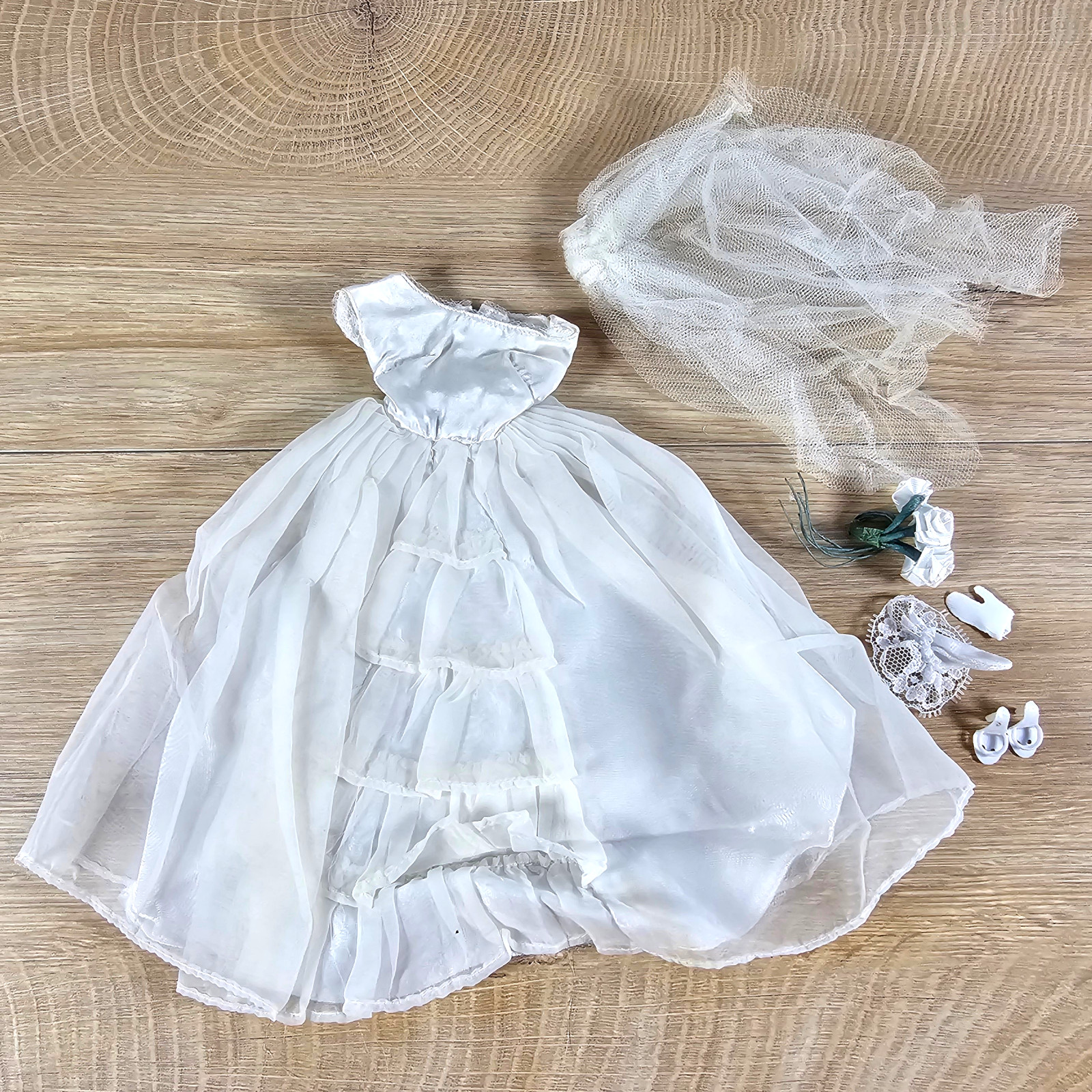 Mattel Barbie Doll Brides Dream Wedding Dress Gown White #947 Vintage 1960s