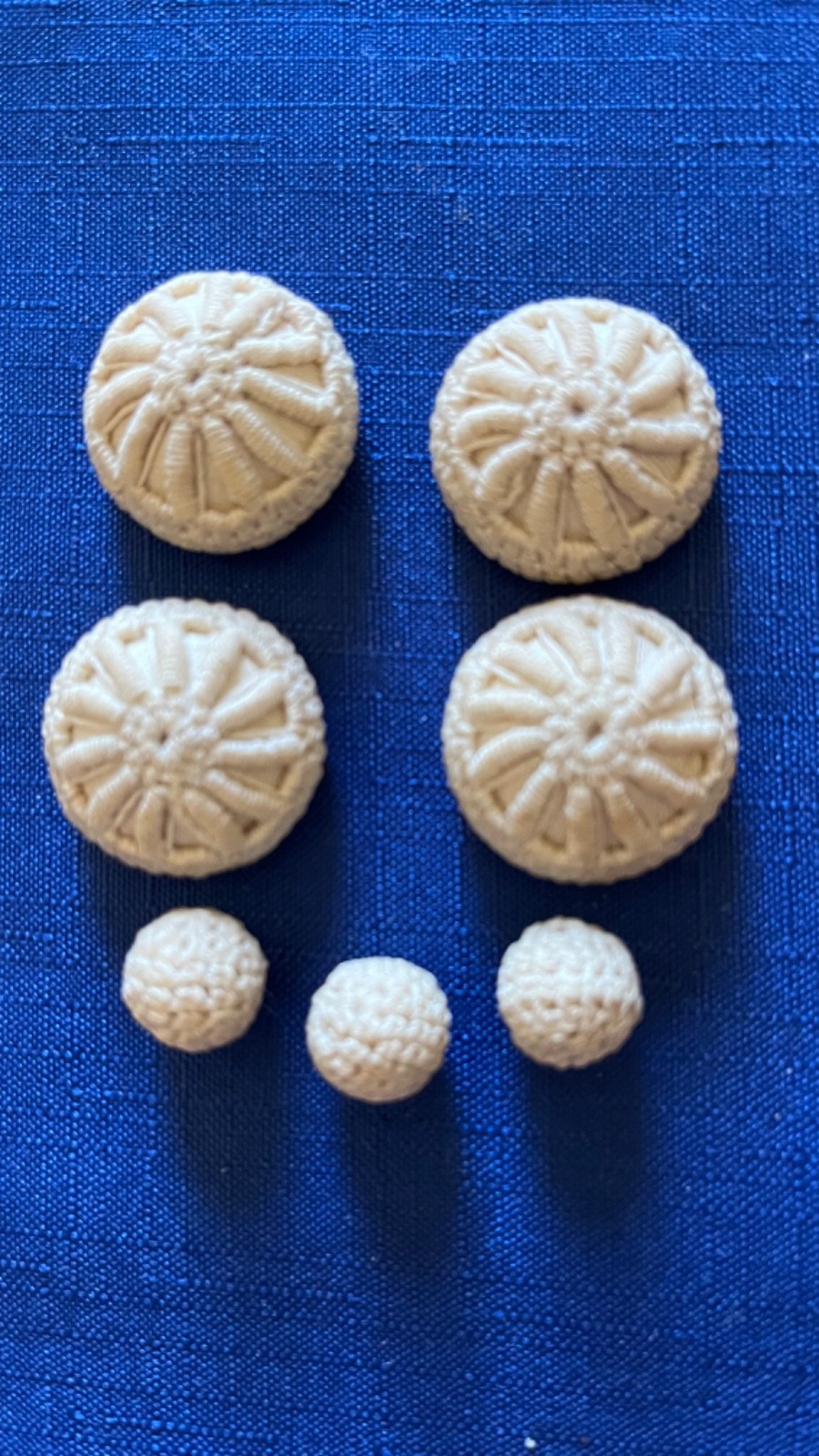 ANTIQUE COTTON CROCHETED COVERED BUTTONS Two Sizes Lot of 7