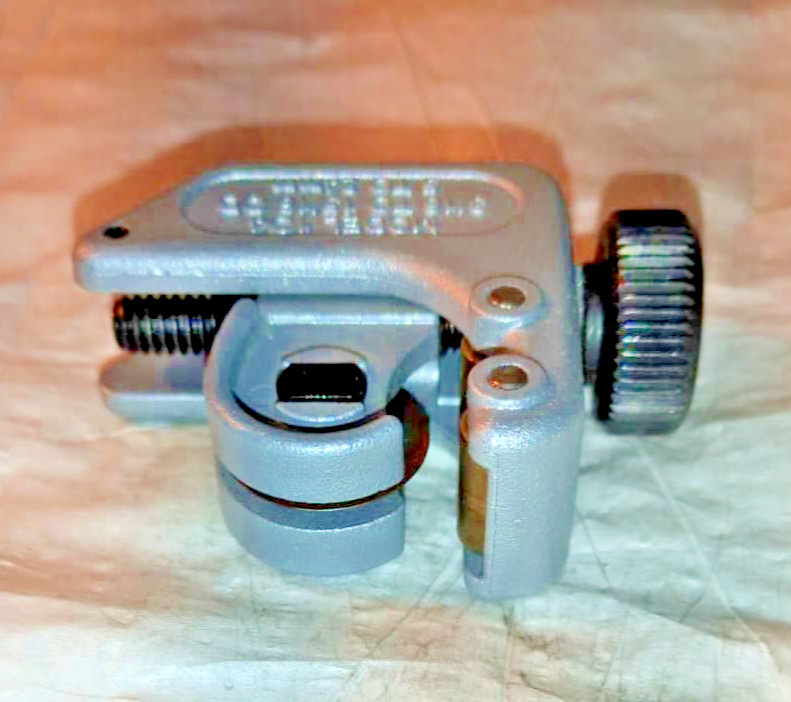 RIDGID 32985 Model 104 Close Quarters Tubing Cutter 3/16-inch to 15/16-inch