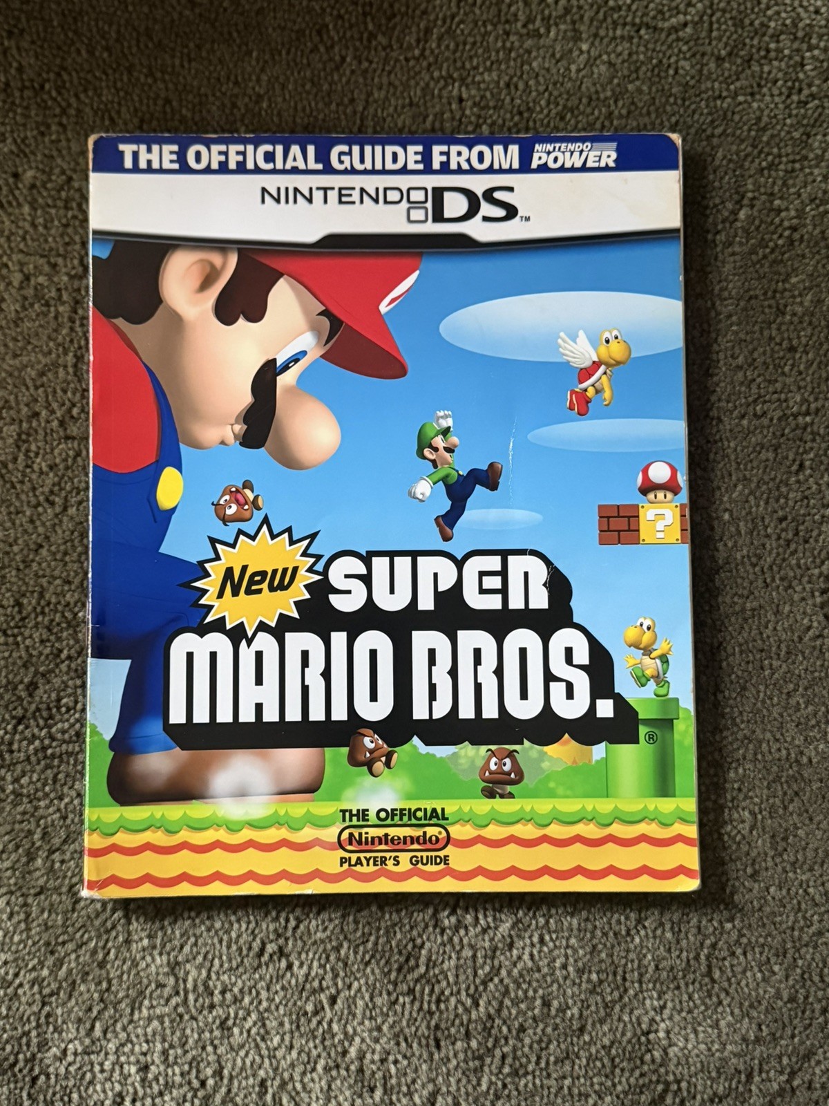 Super Mario Bros. Official Strategy Guide 2006 Nintendo DS Gaming Video Game