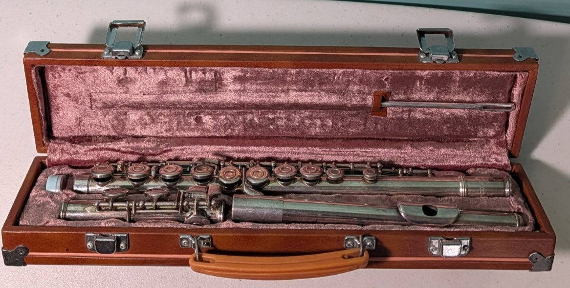 Lark Flute Model M4008 In A Hard Case Silver Tone Musical Instrument