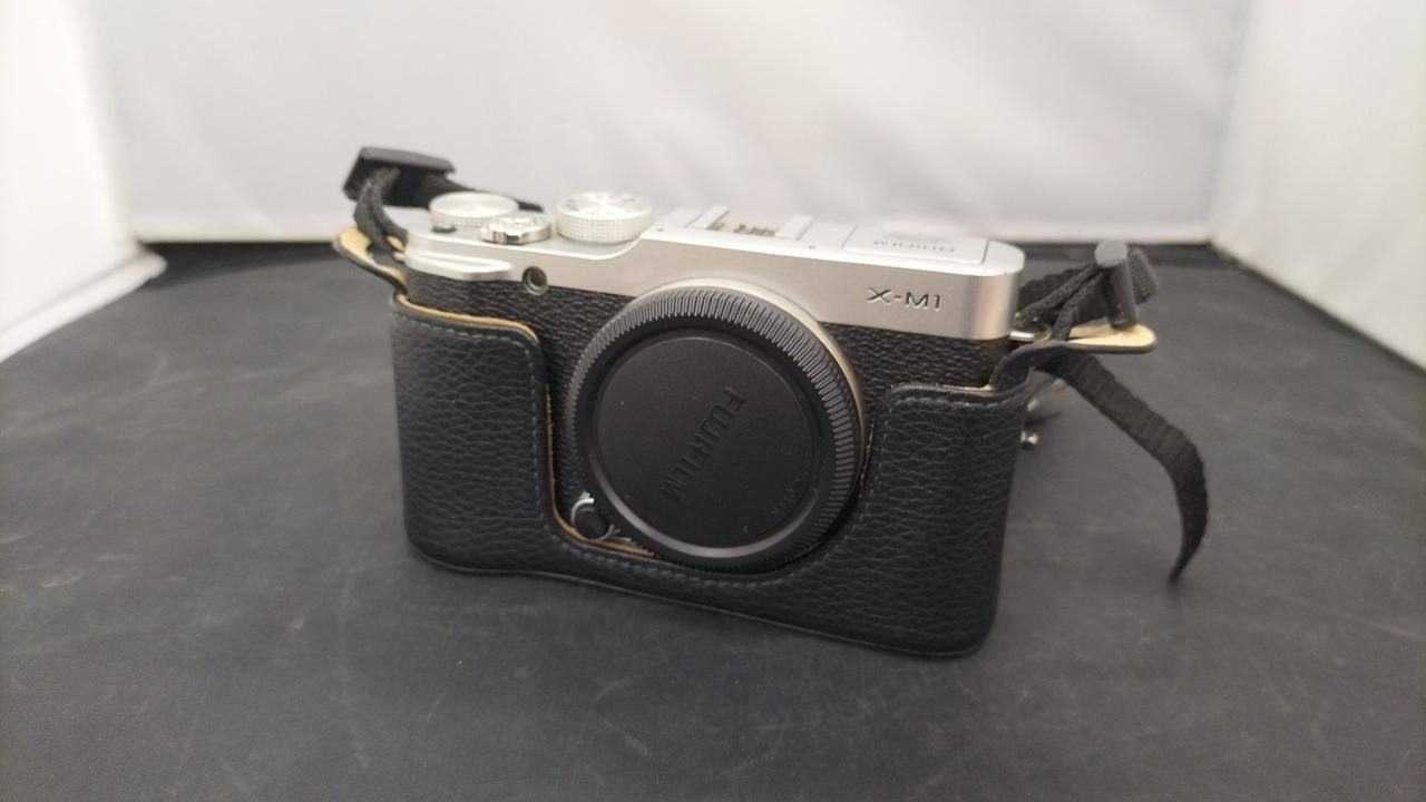 Fujifilm X-M1 Mirrorless Camera Kit with Lens, Battery, Charger, Case, SD Card F
