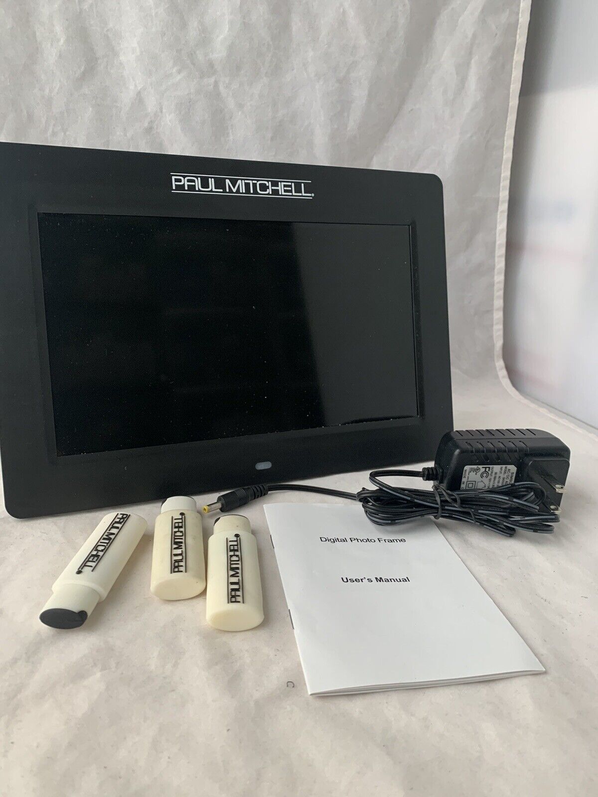Paul Mitchell 10.2 Inch Digital Picture Photo Frame + 3 Memory Sticks         S5