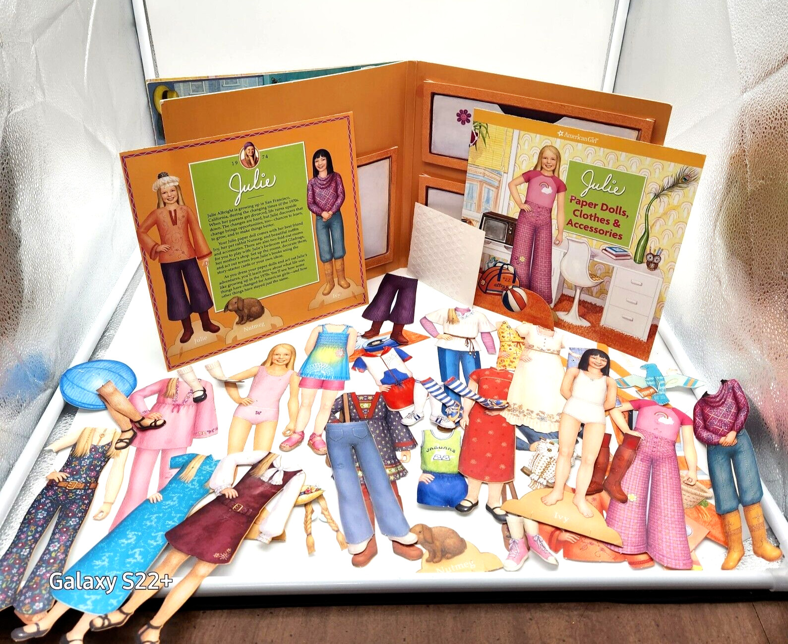 American Girl Paper Dolls Julie Play Scenes Decorate G1349-AB1A 1970's Fashions