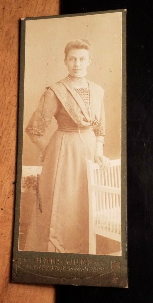 standing young beautiful woman/CDV Hans Wilms Flensburg