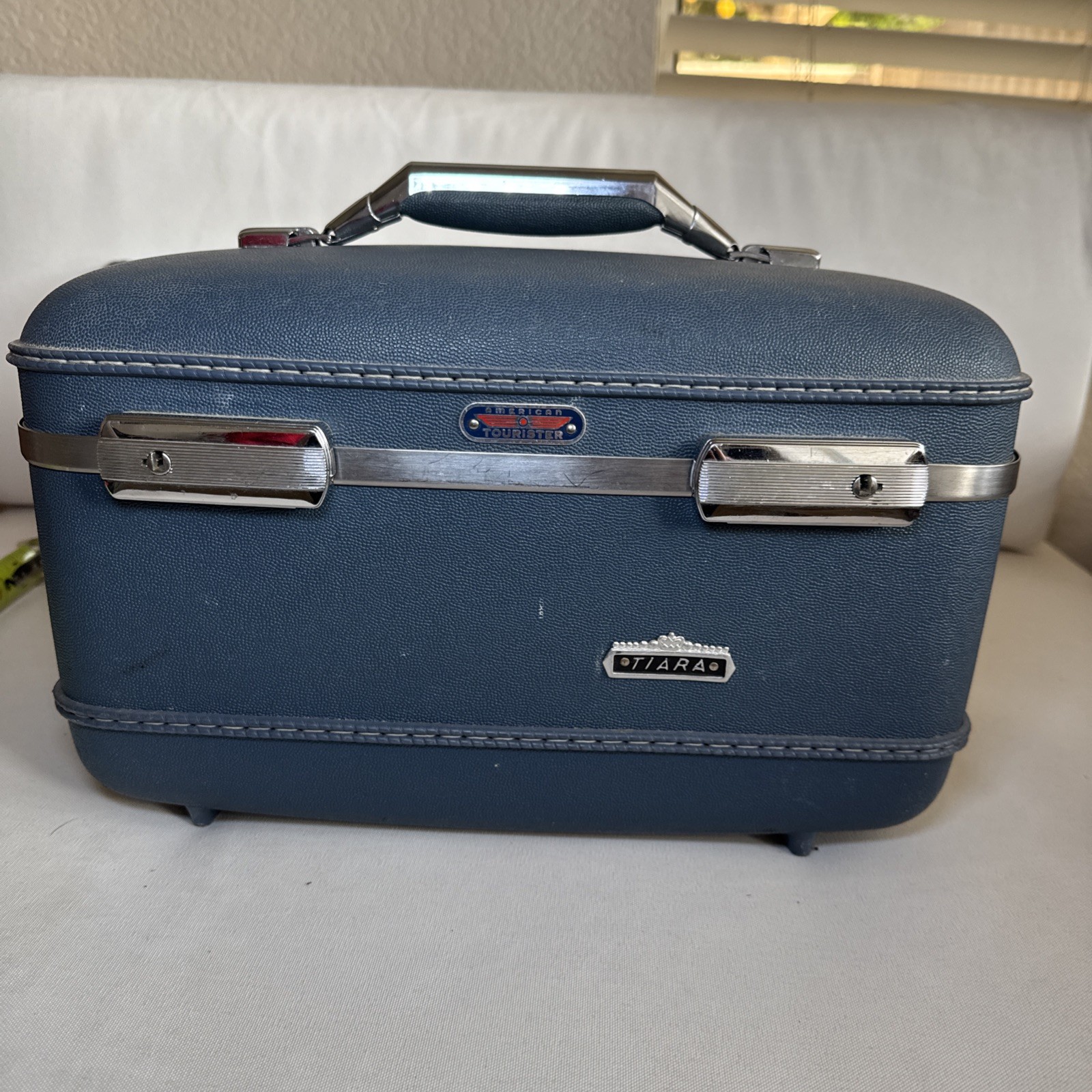 Vintage American Tourister Tiara Blue Train Case 2 Keys Mirror Tray 5 Extra Bags