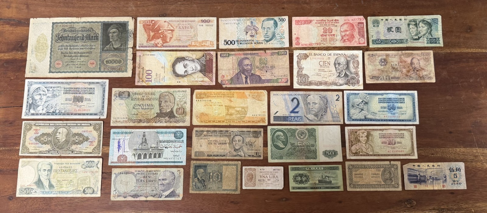 Lot 25 Billets de Banque Toutes Différentes (Ref:L-26)