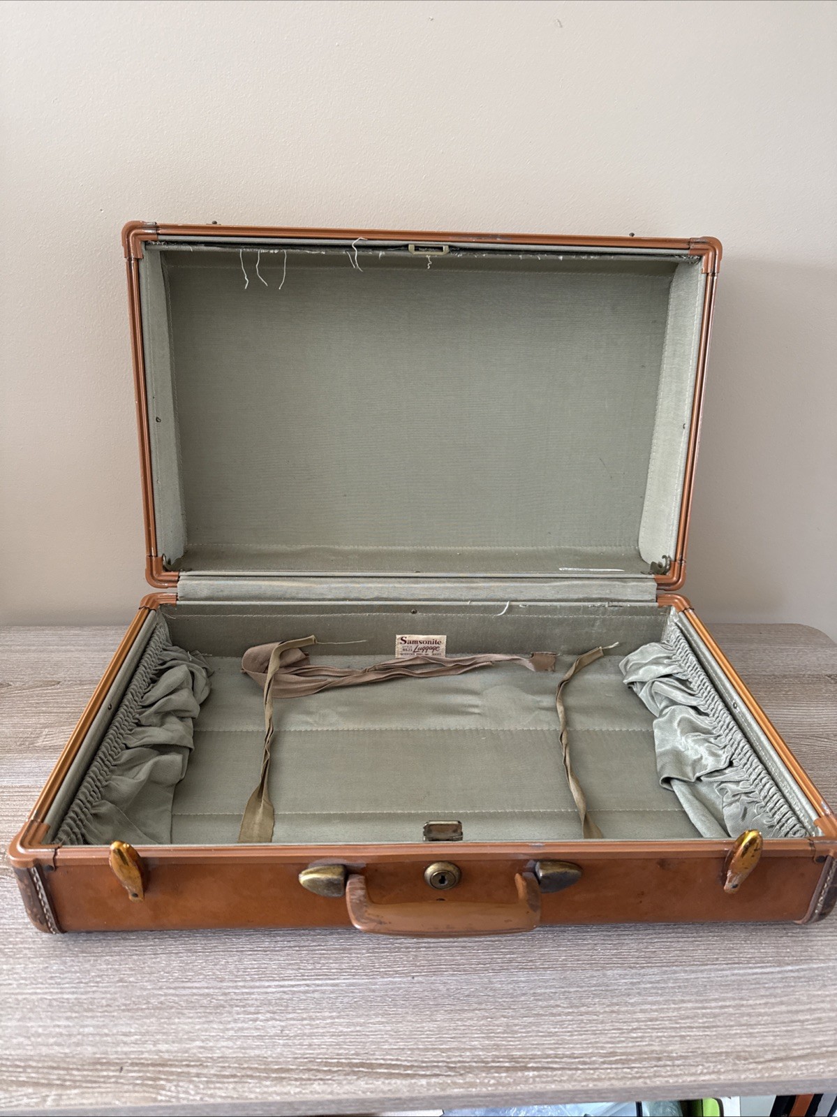 Samsonite Vintage Shwayder Bros Hardshell Brown Leather Suitcase 4621 No Key 