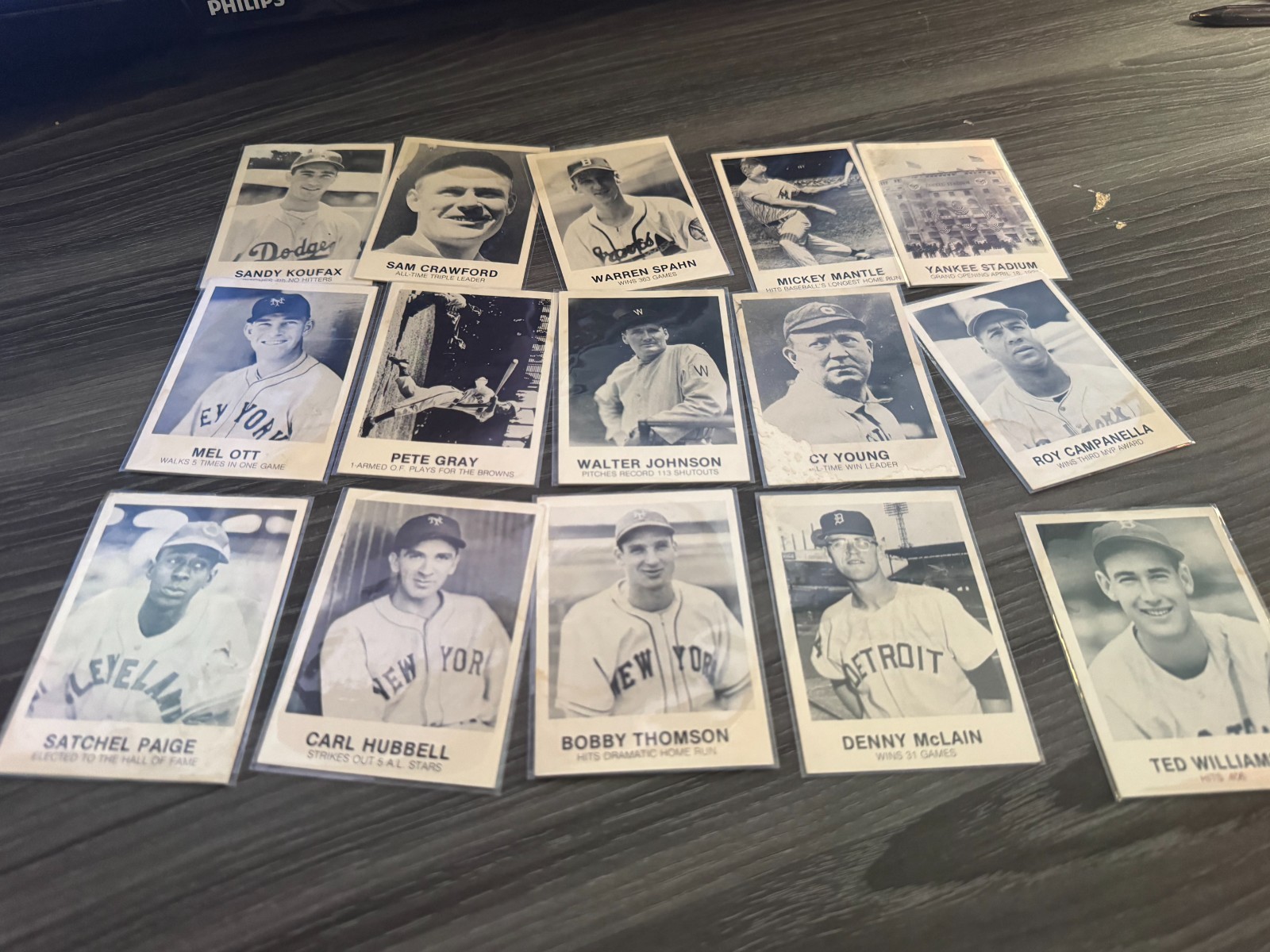 Lot of Vintage Baseball Cards(245)