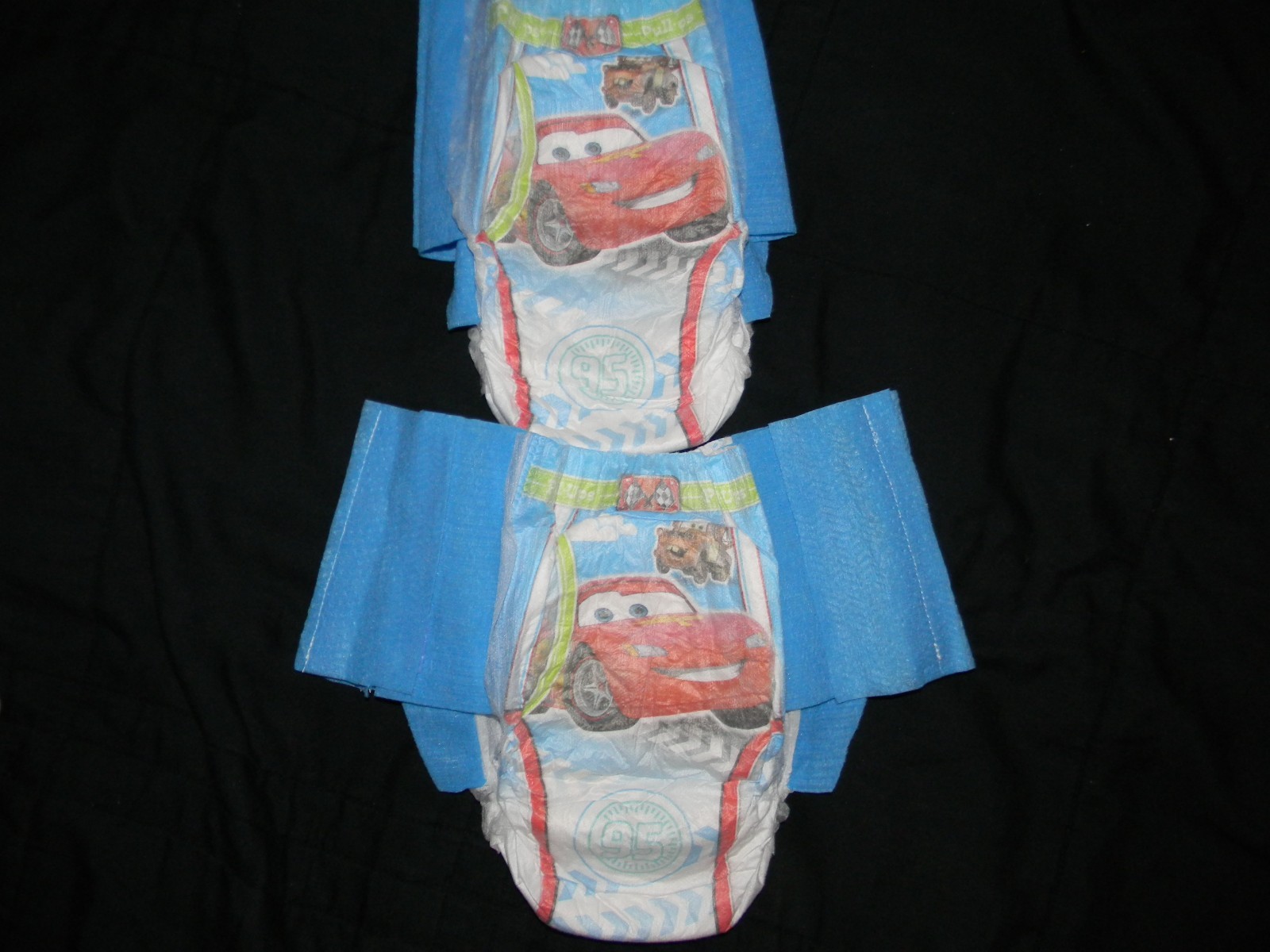 4 sample Huggies Pull-ups 3t-4t over 38-50 Lbs , Made to fit 32 in waist.(CARS)