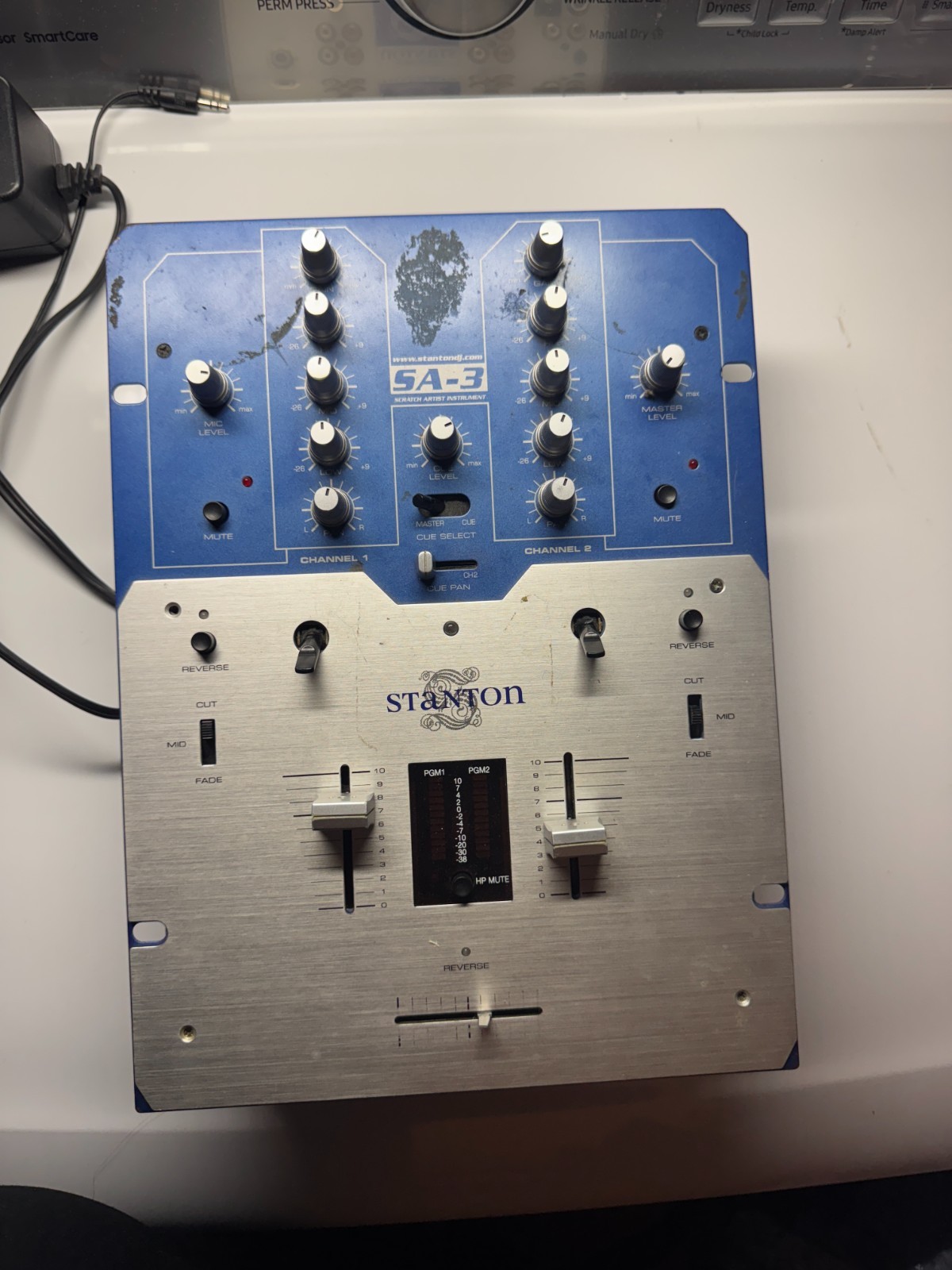 Stanton SA-3 DJ Mixer -With adaptor - Mixer not fully working (AS IS)