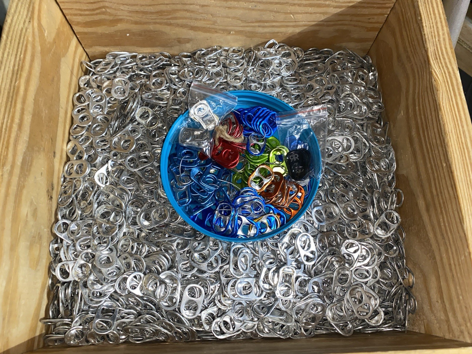 2500 Soda Cans Tabs Plus Bonus Colored Tabs 