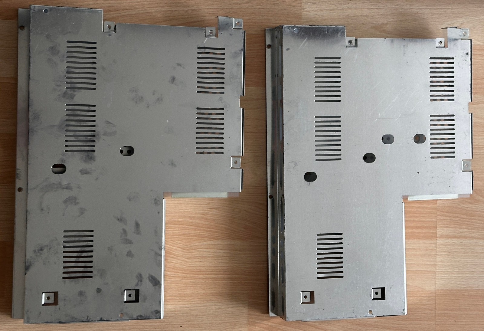 2 X Shielding Plates Commodore Amiga 500/A500+ And 24 Torx Screws #01 26