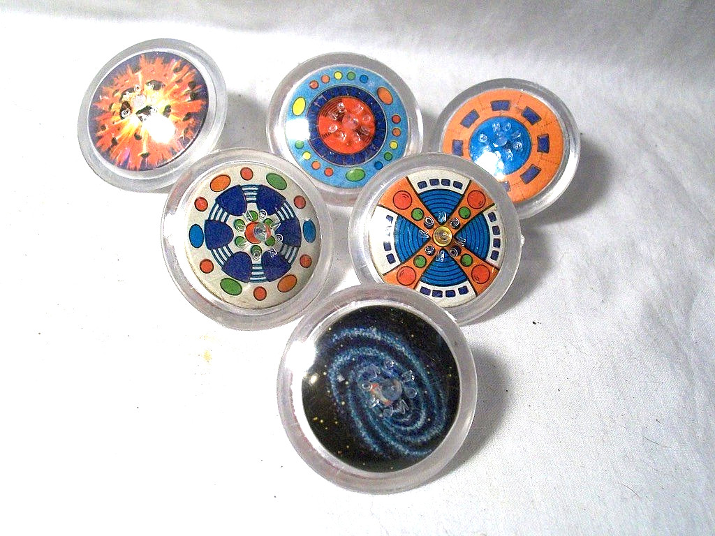VINTAGE / SIX (6) CLEAR PLASTIC SPACE SPINNERS / DISKS