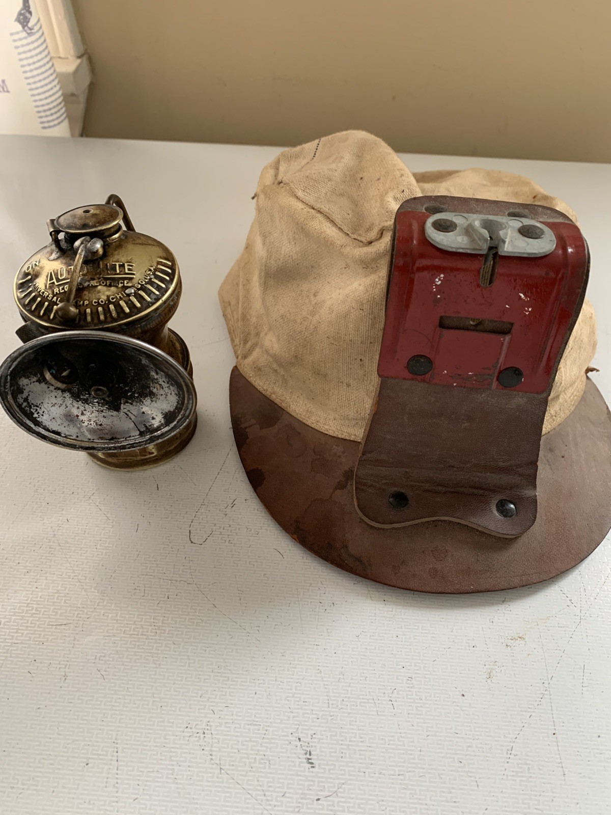 NICE VINTAGE MINERS CLOTH/LEATHER HAT/CAP w/AUTOLITE CARBIDE HEAD LAMP MINING