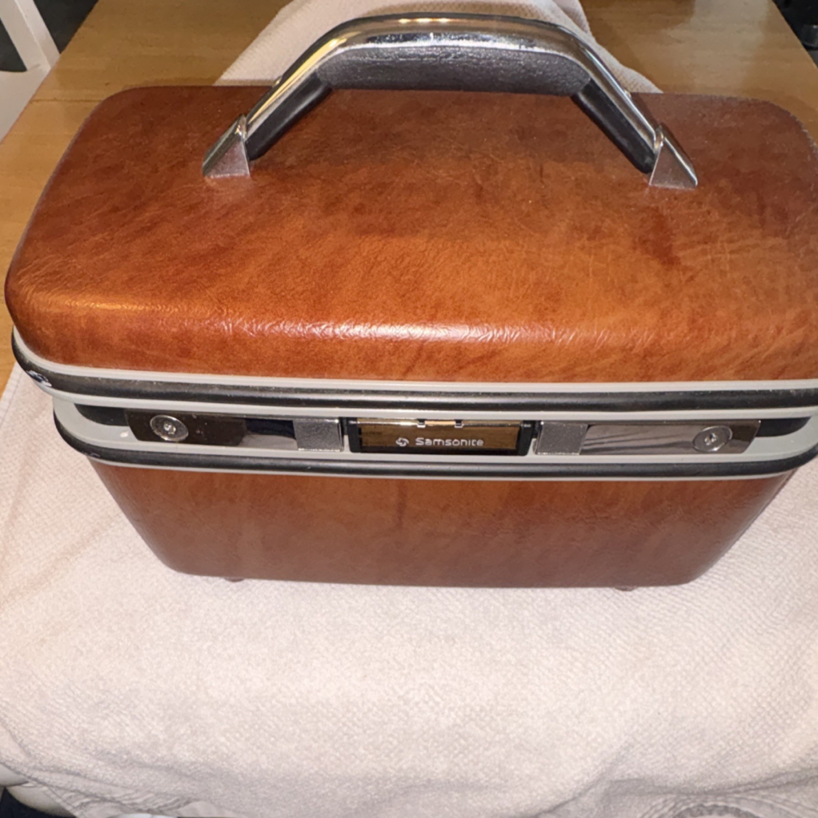 Samsonite Silhouette Vintage Hard Shell Vanity Case Brown with Mirror