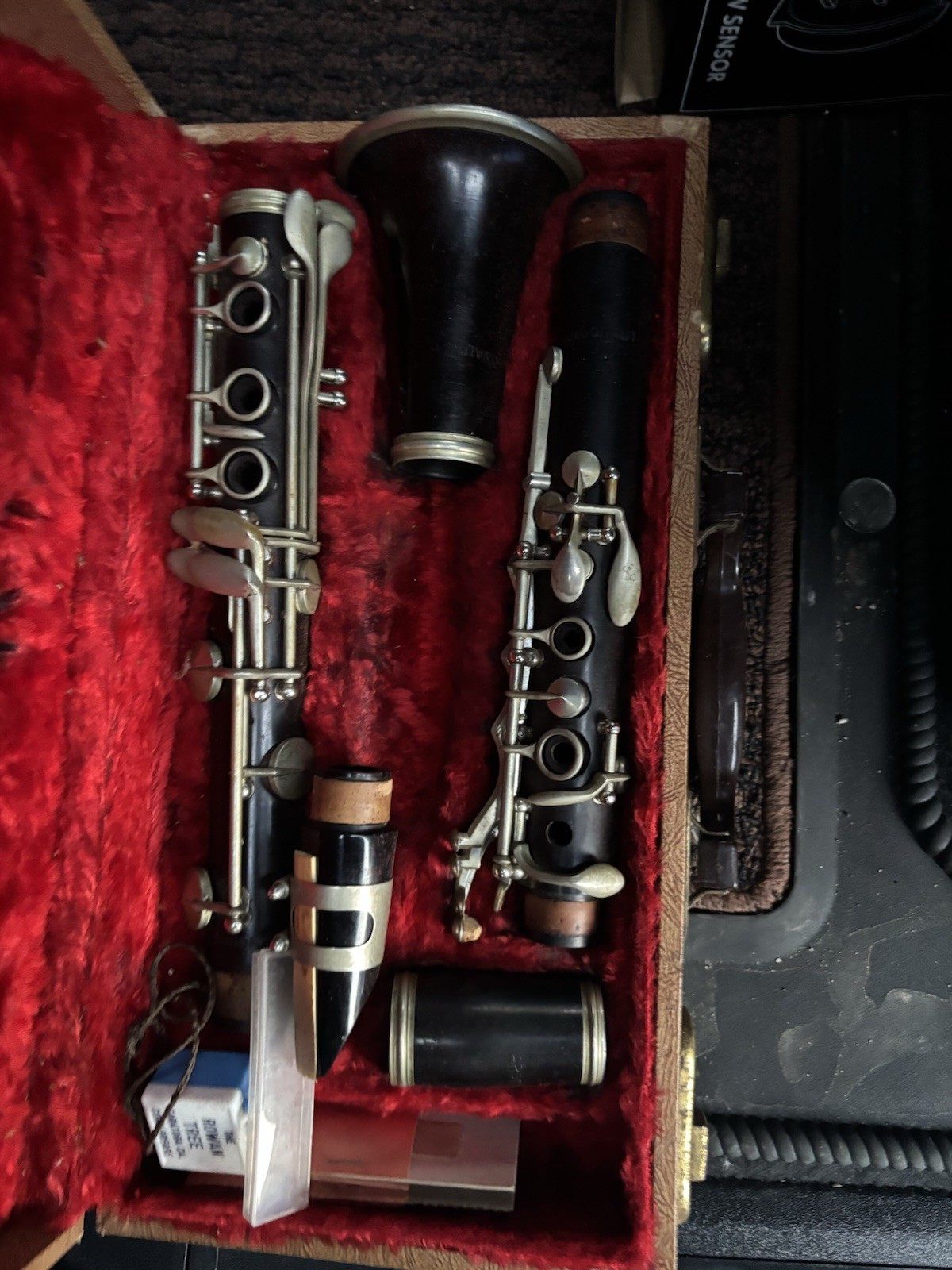 Vintage Wood Body Clarinet with Case – Classic Musical Instrument for Collectors