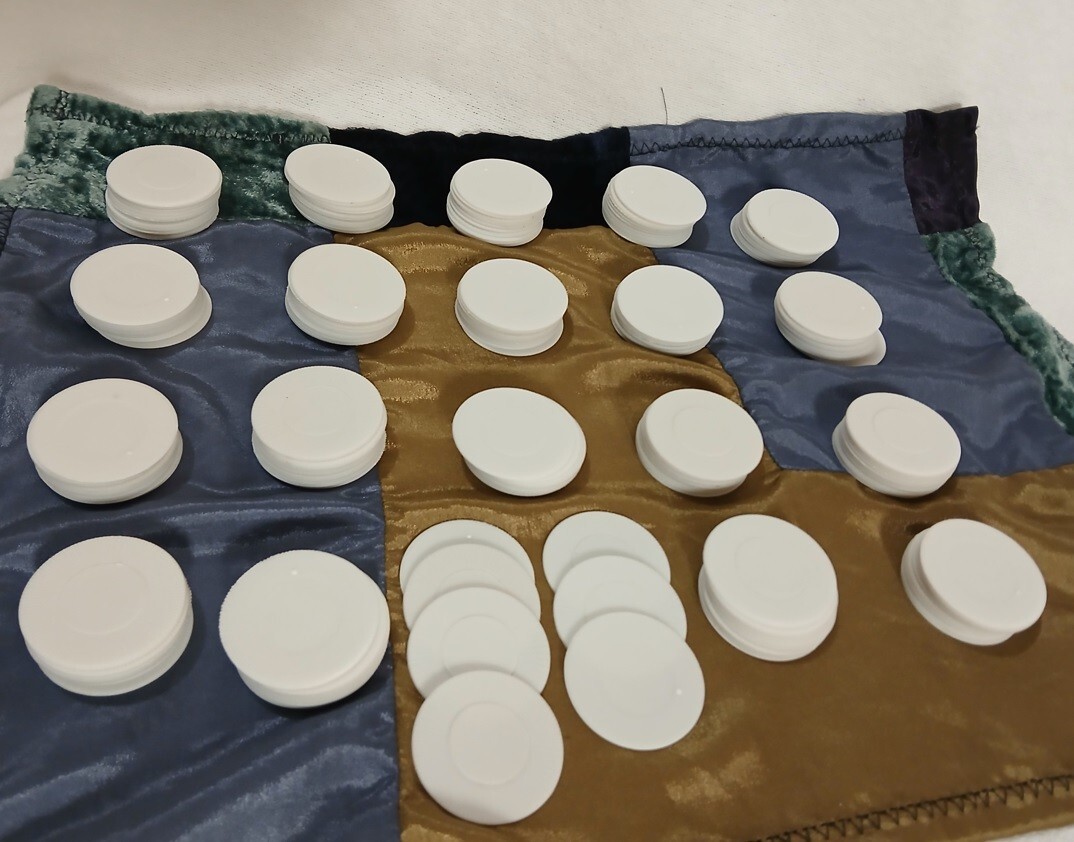 Opaque Plastic Learning  Counters (190) Checkers Bingo Plastic Poker Chips White