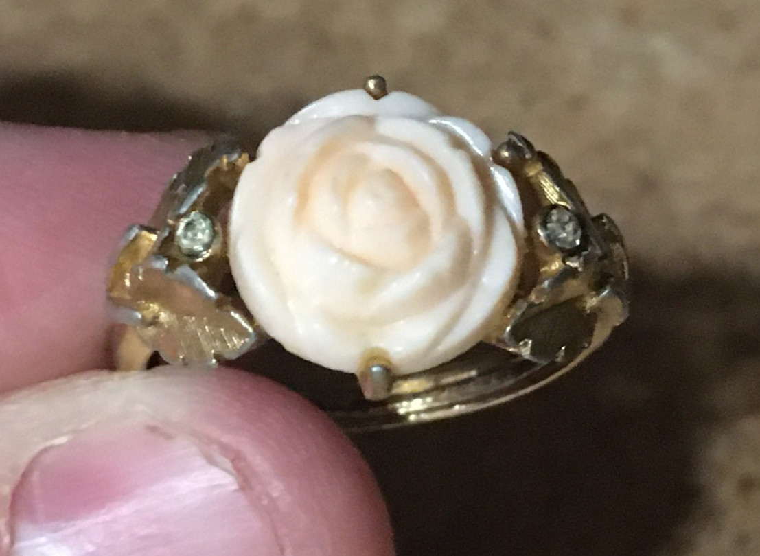 VINTAGE AVON GOLD TONE CELLULOID ROSE LEAVES RHINESTONES ADJUSTABLE RING SZ 7.5