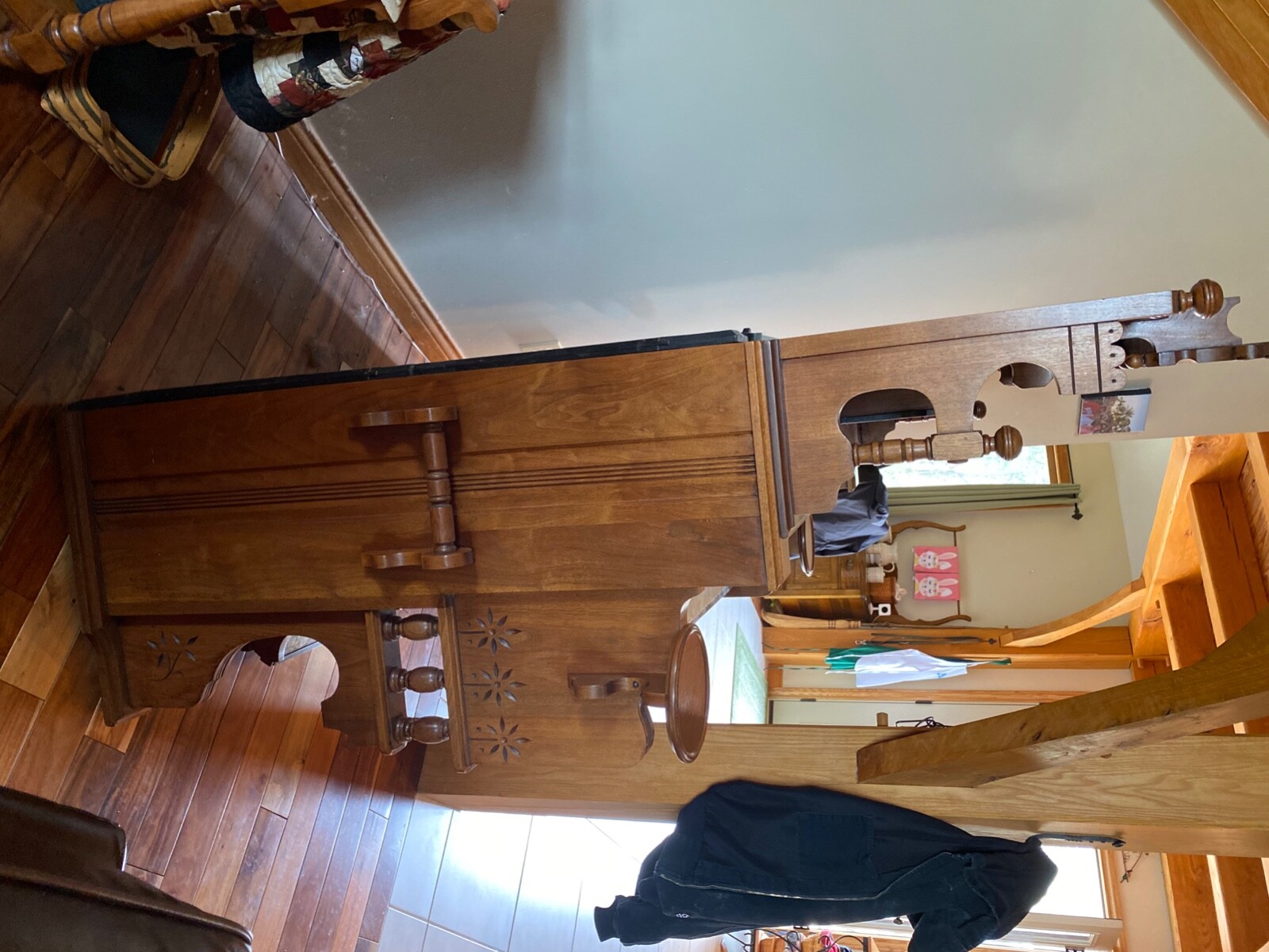 antique reed pump organ 1886 works perfectly refinished. Come with stool