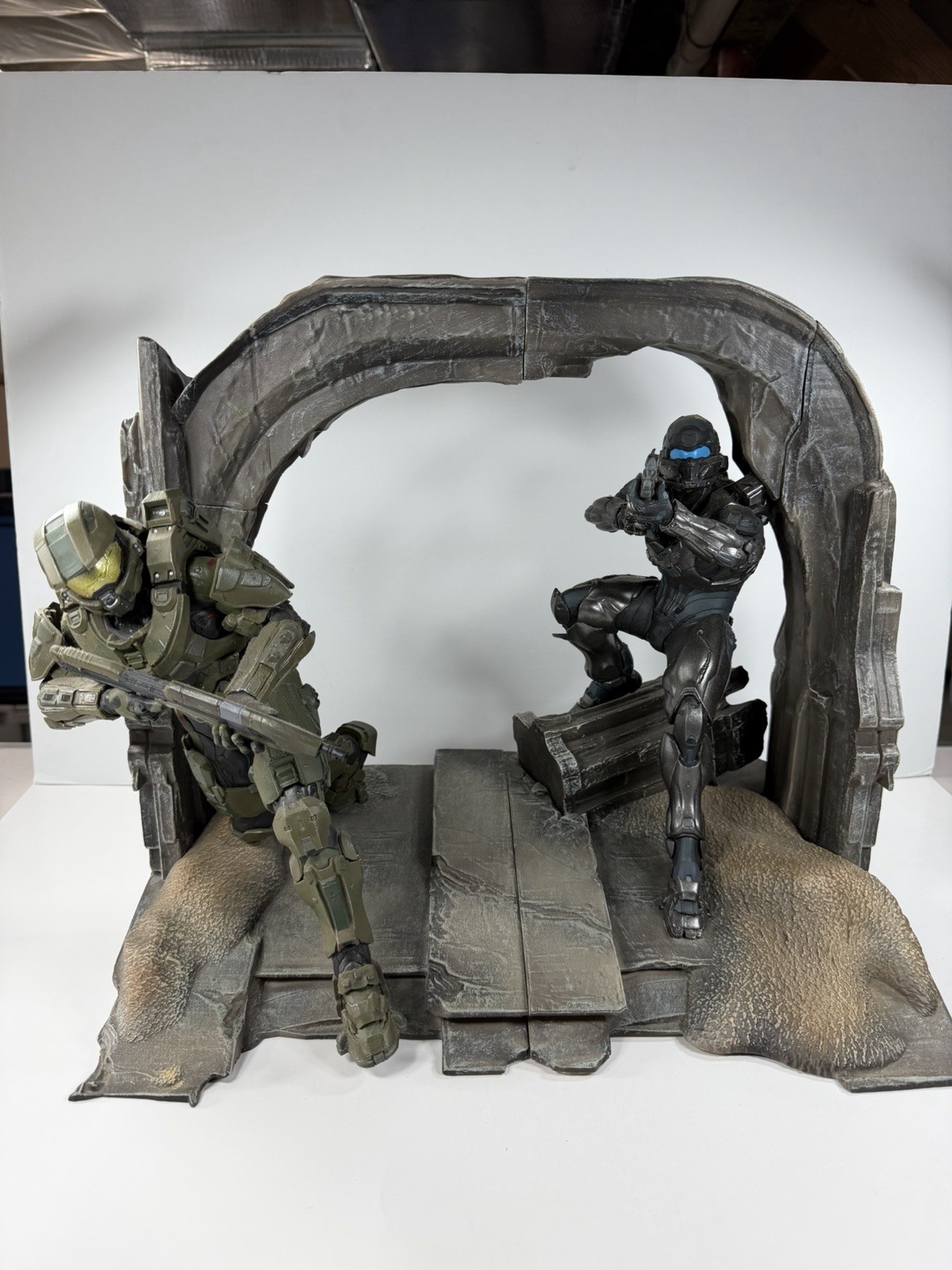 Halo 5 Guardians Limited Collector's Edition Master Chief Spartan Locke Statue