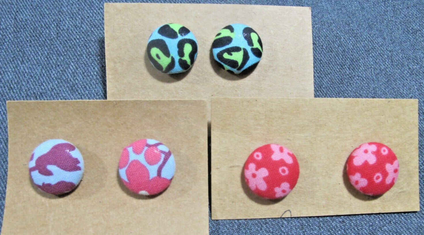 Vintage crafted lined fabric silvered metal colors flower power stud earrings  *