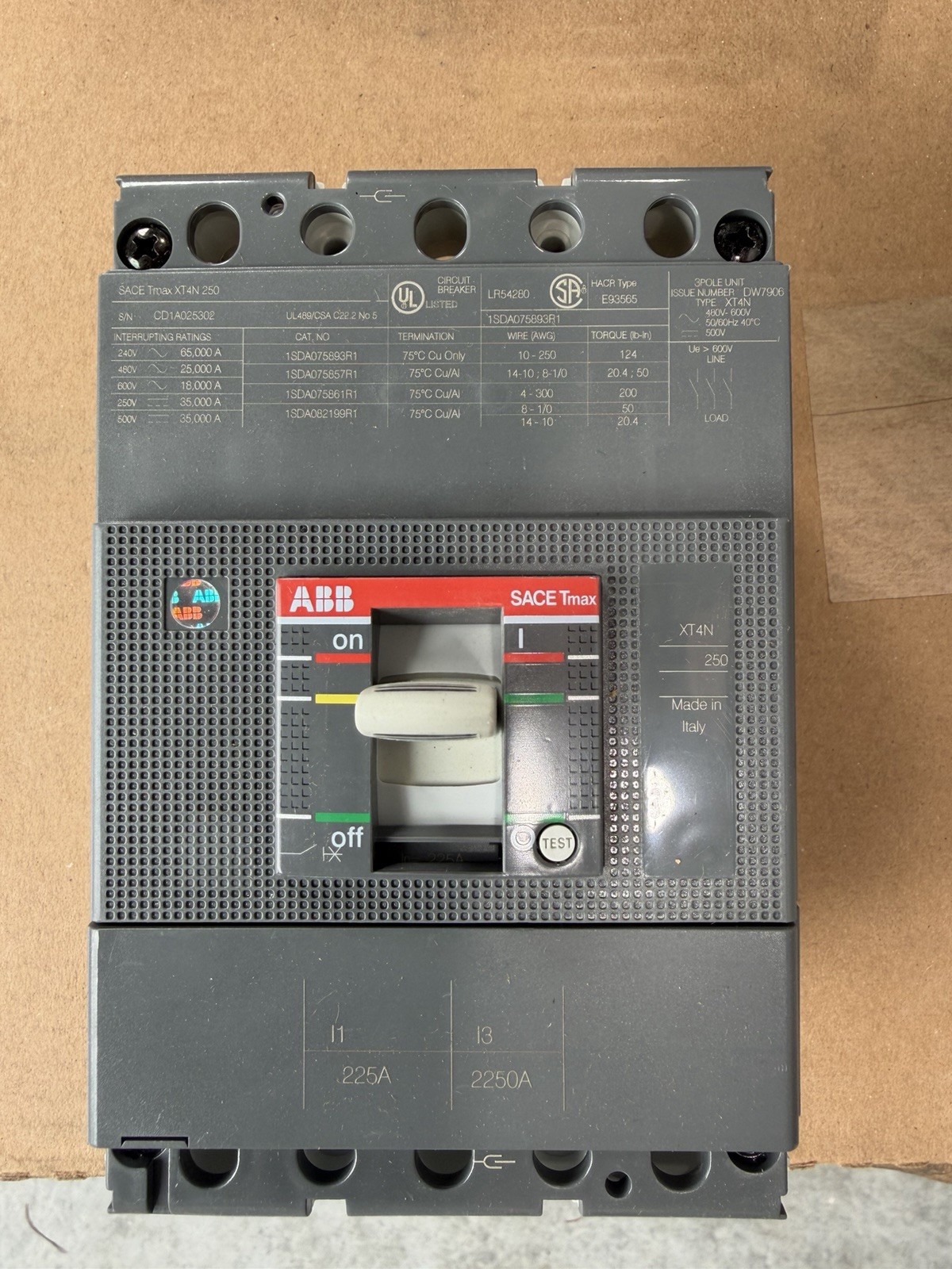 ABB XT4NU3225AFF000XXX 225A 3‑Pole MCCB Circuit Breaker SACE Tmax XT4 UL/CSA