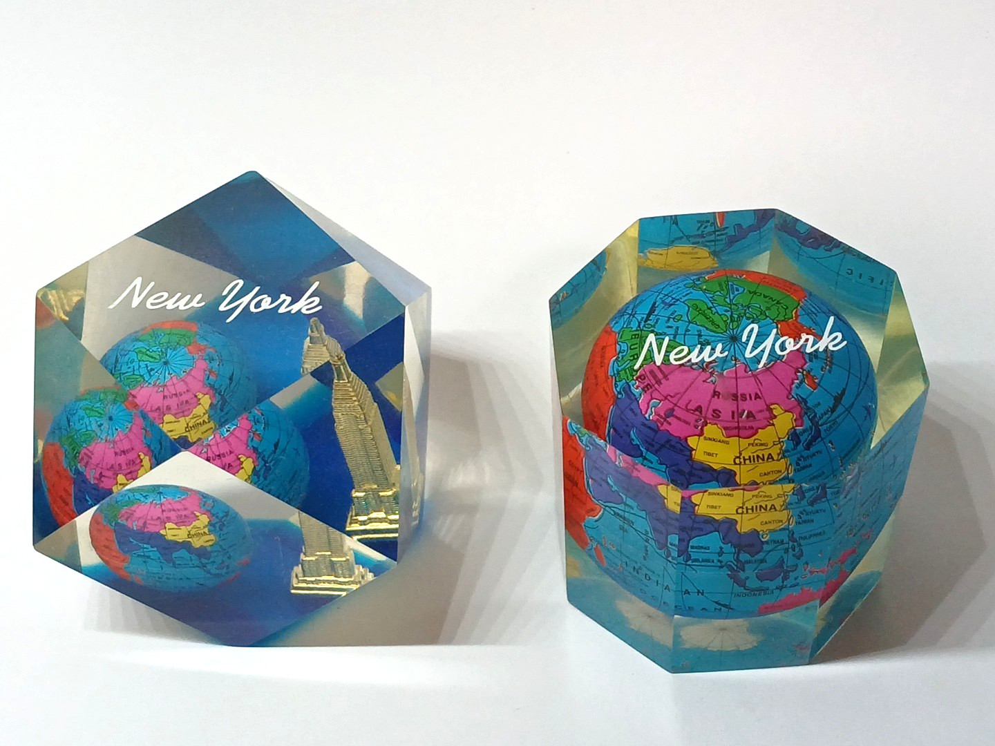 Vtg Paperweights Lucite Acrylic Globe Earth Empire State Building NY Set Of 2