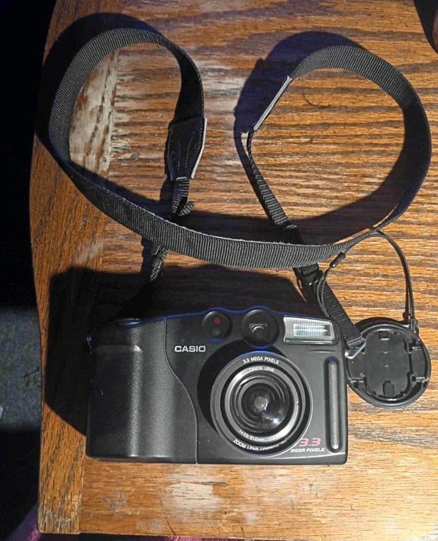 Casio QV-3500EX Digital Camera 3.3MP 3x Optical and 12x Digital Zoom Working