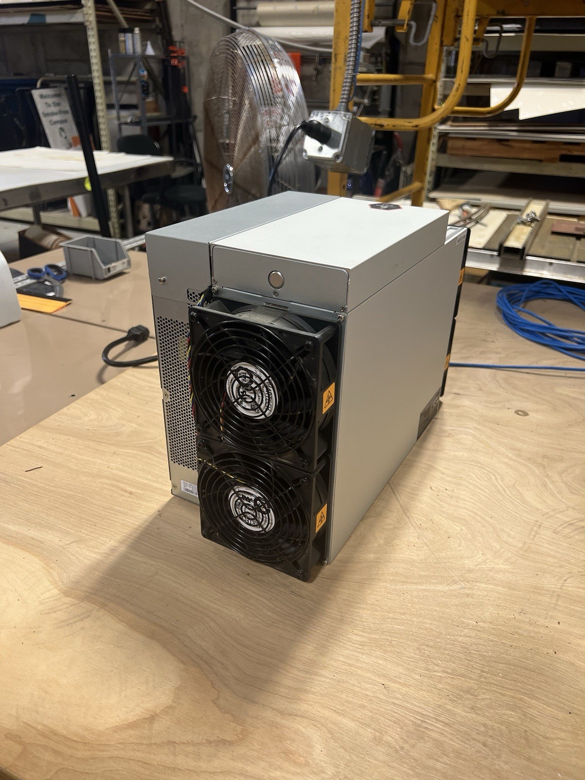 Bitmain Antminer KA3 KDA Miner – For Parts/Repair – Fan Error – Powers On