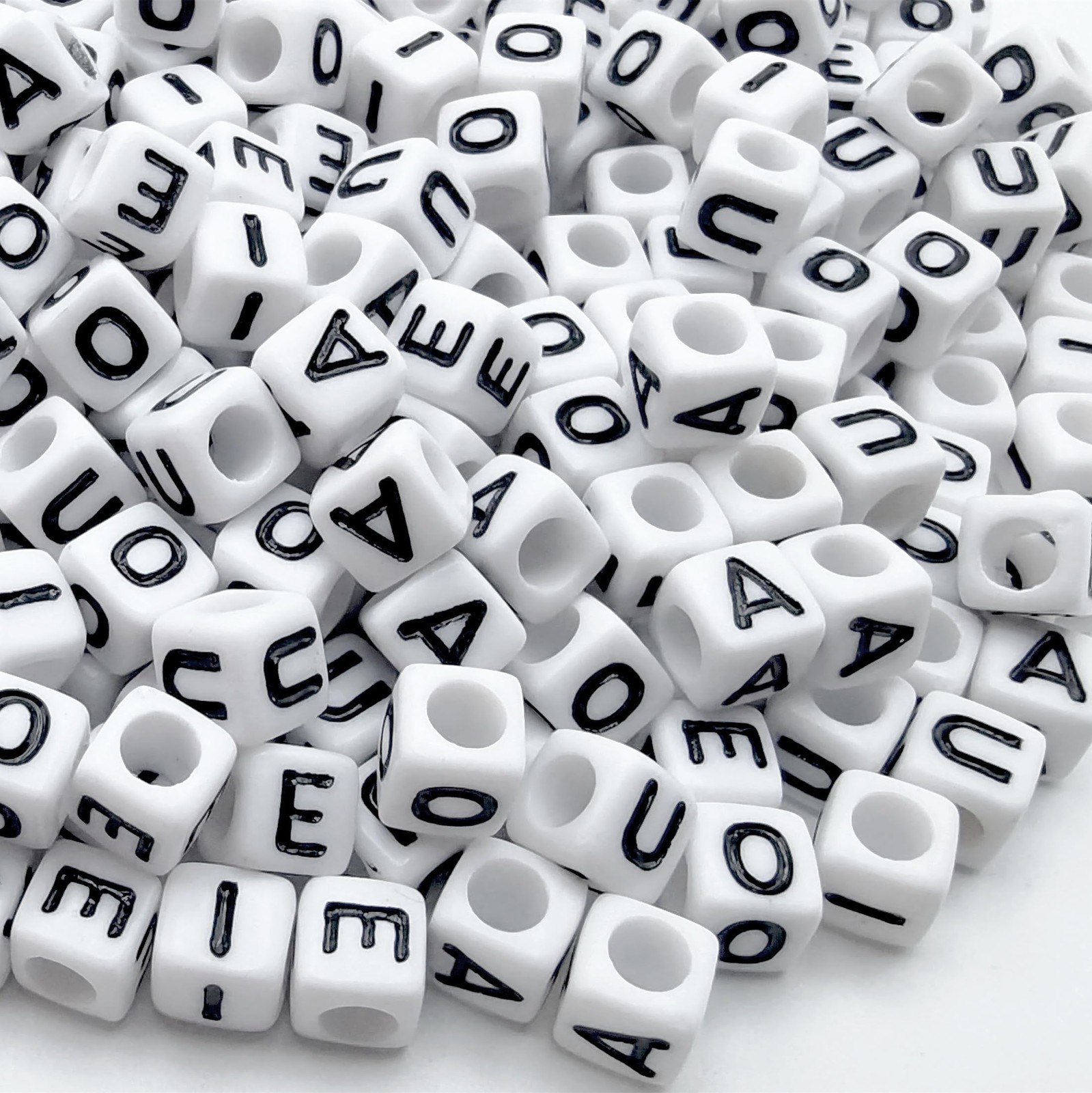 Ludthaw 500PCS Letter Beads Acrylic Square Alphabet 6mm, 1Square-AEIOU-500PCS 