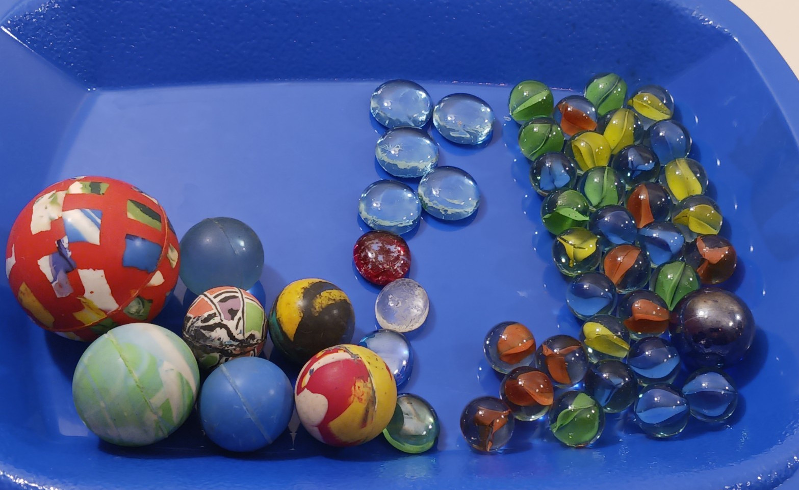 Vintage Marbles Cat Eye Multi Colors 7 Bouncy Balls 9 Glass Gems Flats Lot 34x