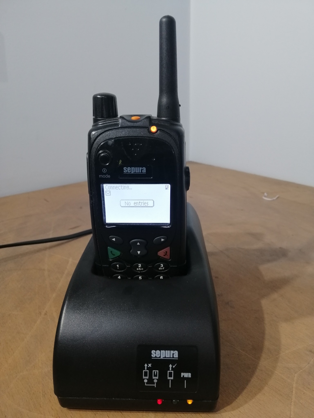 Sepura SRH3500 Tetra radio With Charger Base