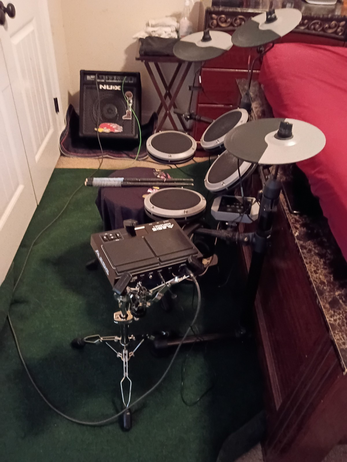 Alesis SAMPLEPAD4 4 Pad Percussion and Sample Triggering Instrument