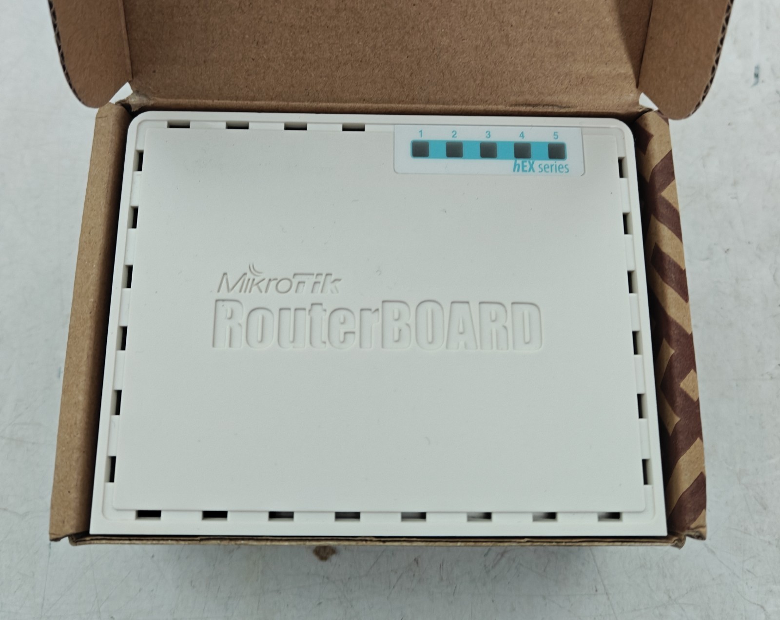 MikroTik RouterBOARD hEX RB750GR3 Wired Router 5 LAN Ports White Ethernet