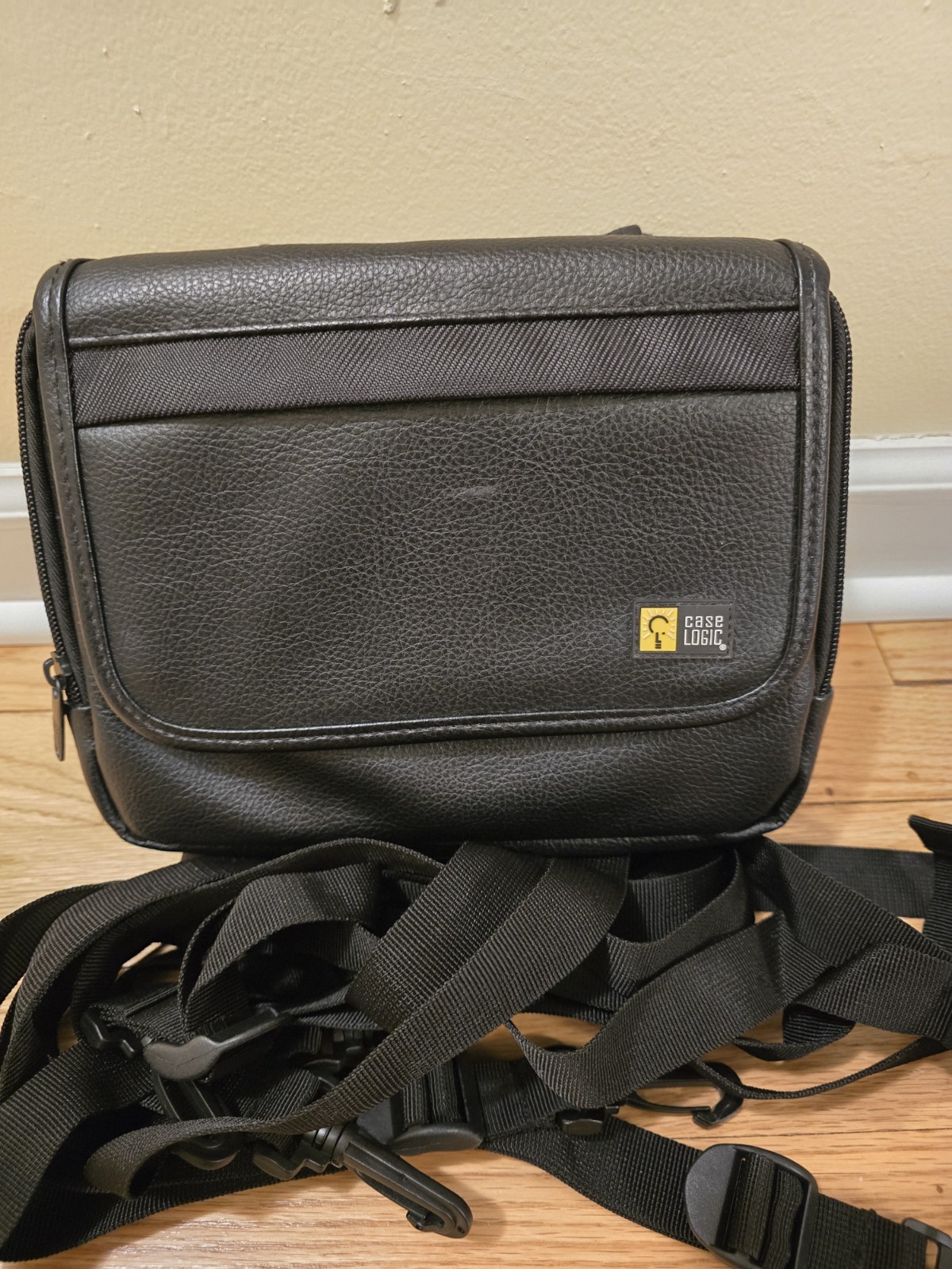 Case Logic Carrying Case Black Leather Portable DVD Player Case 10.5" x 8" Case