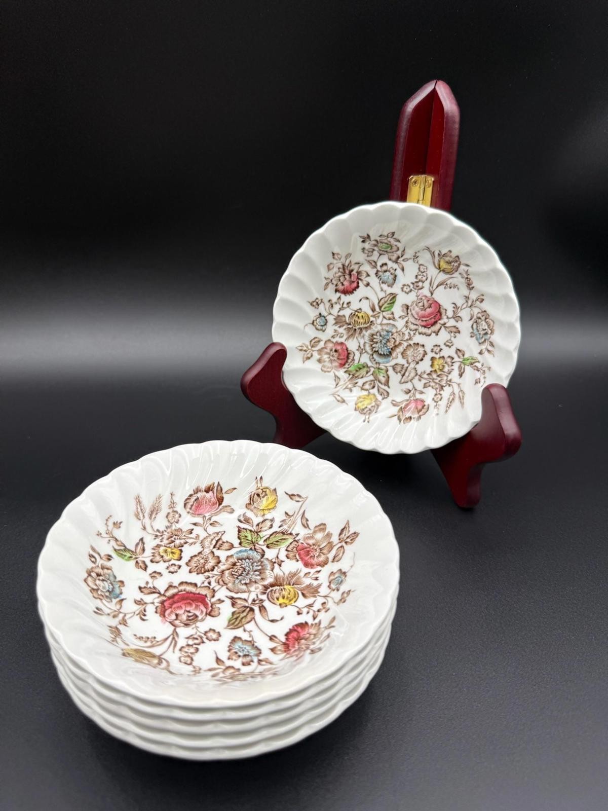 Johnson Brothers Staffordshire “Bouquet” 5" Dessert Berry Bowls – Set of 6