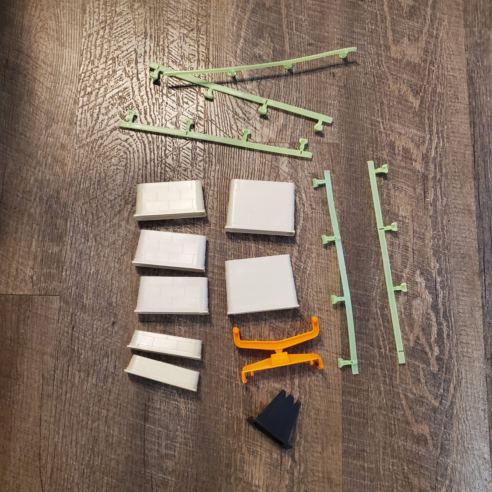 5 PCS. TYCO Slot Car "GLO IN THE DARK " TRACK GUARD RAILS --WORKS WITH AFX/TOMY