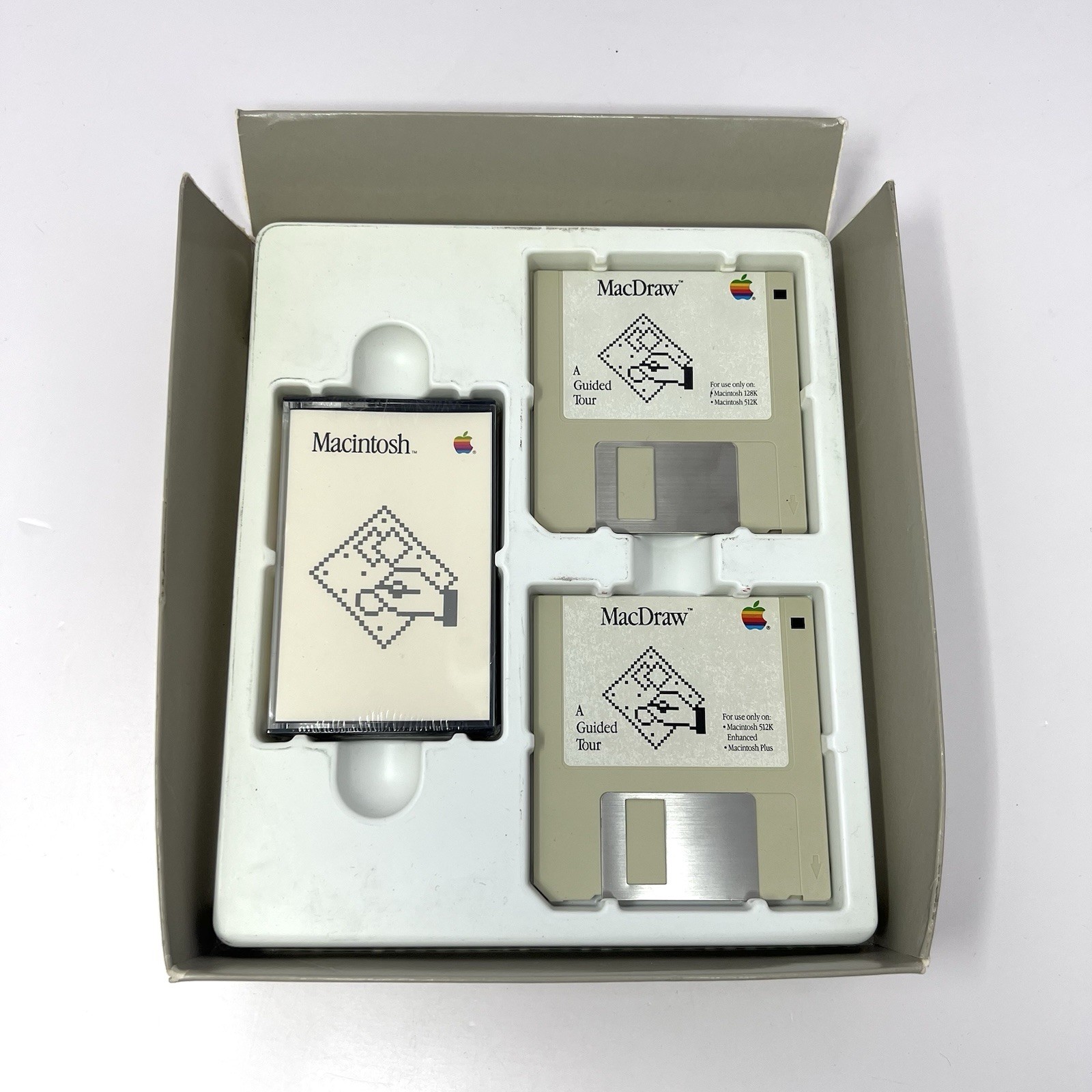 VTG Apple Mac Macintosh Plus MacDraw A Guided Tour 3.5” Floppy Disks & Cassette