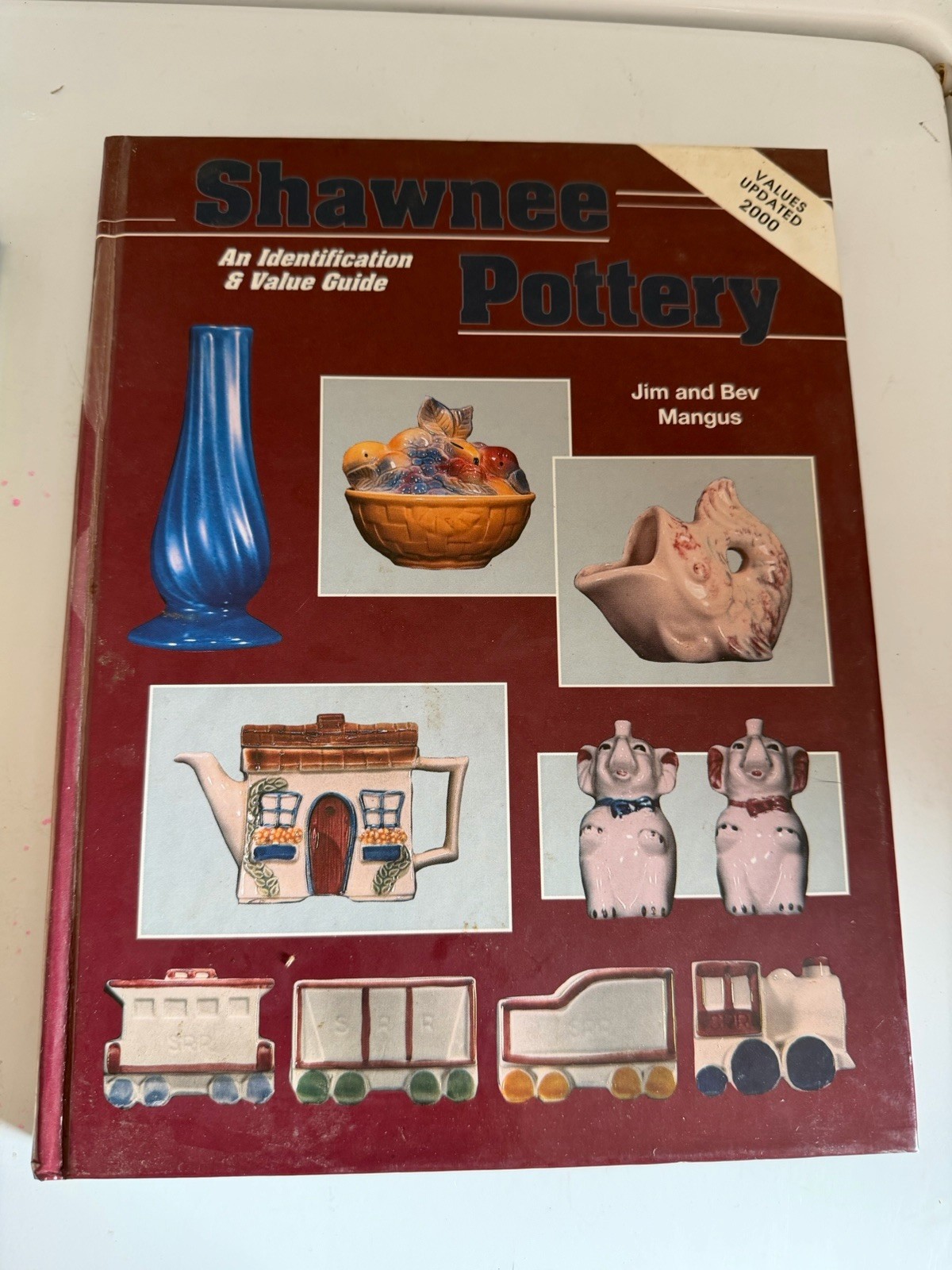 SHAWNEE POTTERY- Identification & Value Guide-HARDBACK-JIM & BEV MANGUS