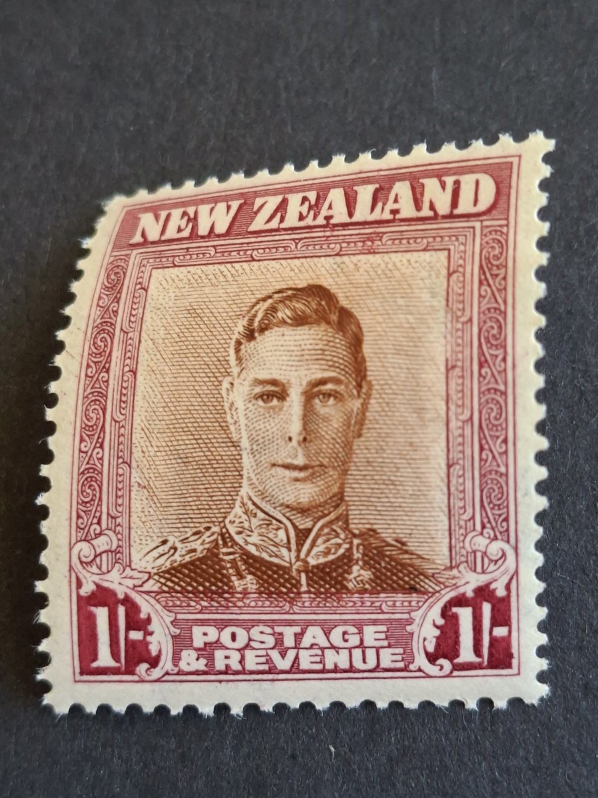 New Zealand 1938 King George Vl - 1/- RED / BROWN - VERY LIGHT TONING